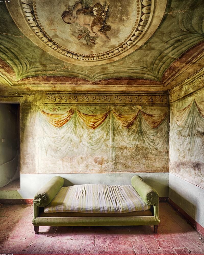 Elegant Velvet Sofa V12